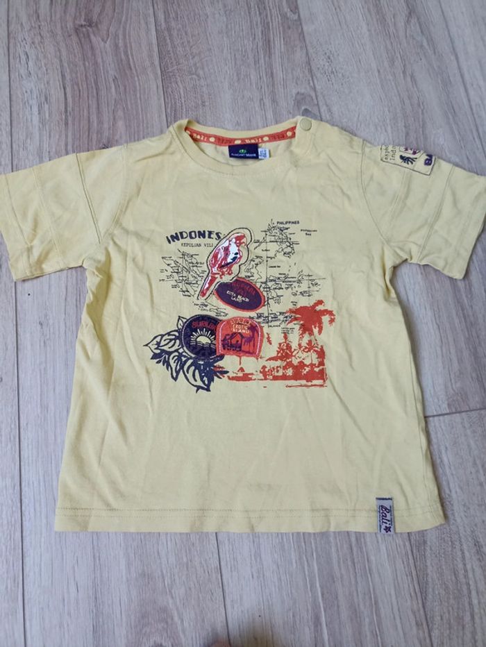 T-shirt jaune