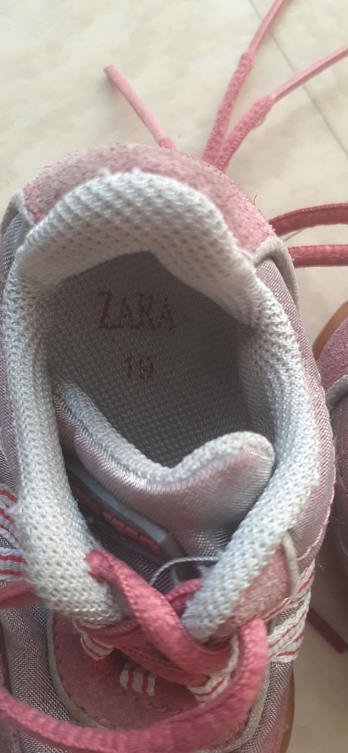 Une paire de chaussures sport   fille - photo numéro 3