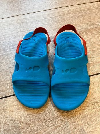 Claquettes avec élastique arrière - plage piscine taille 29-30