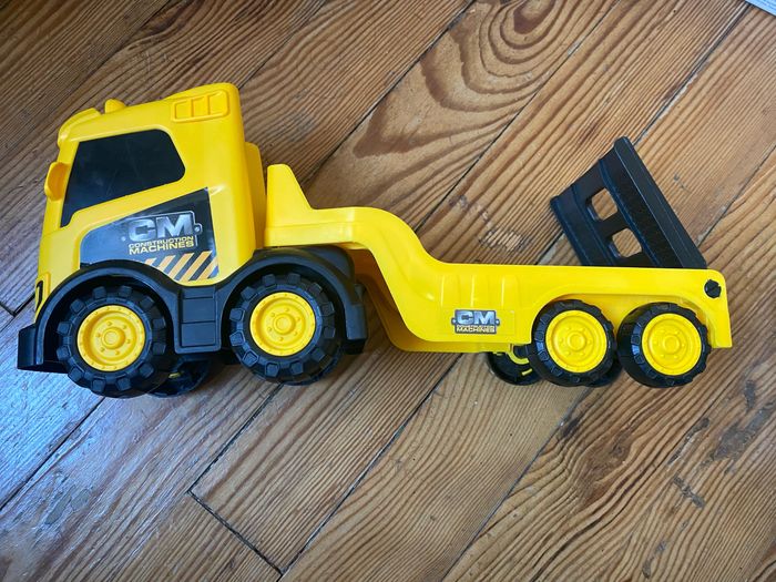 Gros camion avec tracto-pelleteuse - photo numéro 2