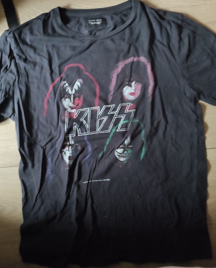 T shirt kiss