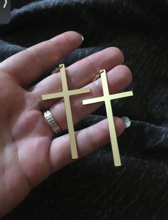 Boucles d’oreilles NEUVES pour femme forme de croix couleur doré - photo numéro 4