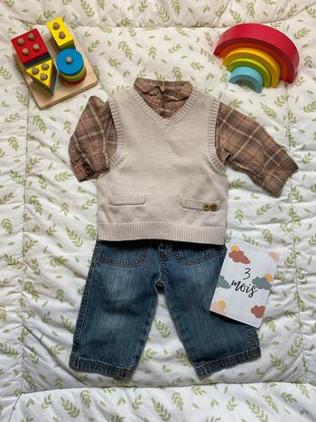 ensemble 3 pièces chemise manches longues marron et beige jean bleu et pull beige 3 mois