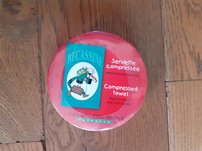 Neuf une serviette compressée bécassine