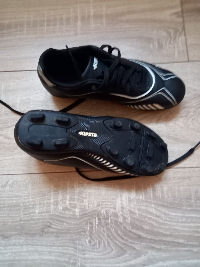 Chaussures de foot noires marque Kipsta taille 36 - photo numéro 4