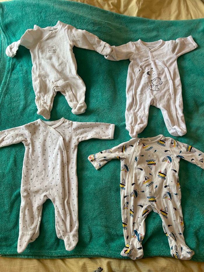 Lot bodies et pyjamas - photo numéro 6