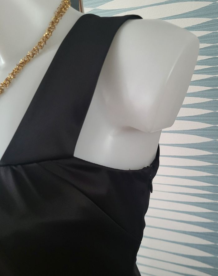 Robe cocktail noire satinée en excellent état taille 38 Caroll - photo numéro 4