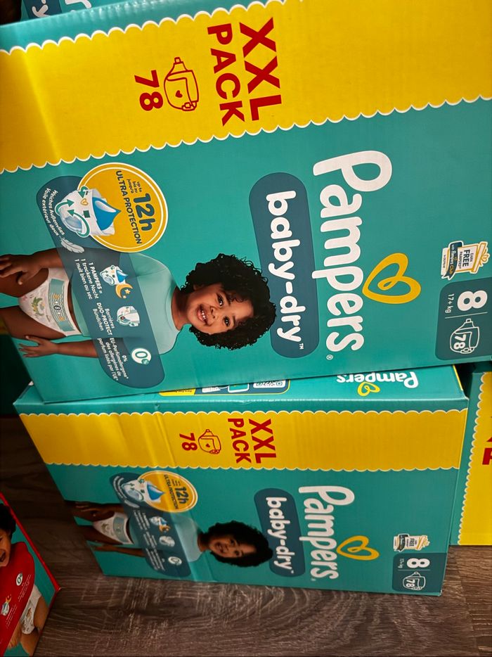 Un lot de deux cartons de couches Pampers taille 8  à 52€