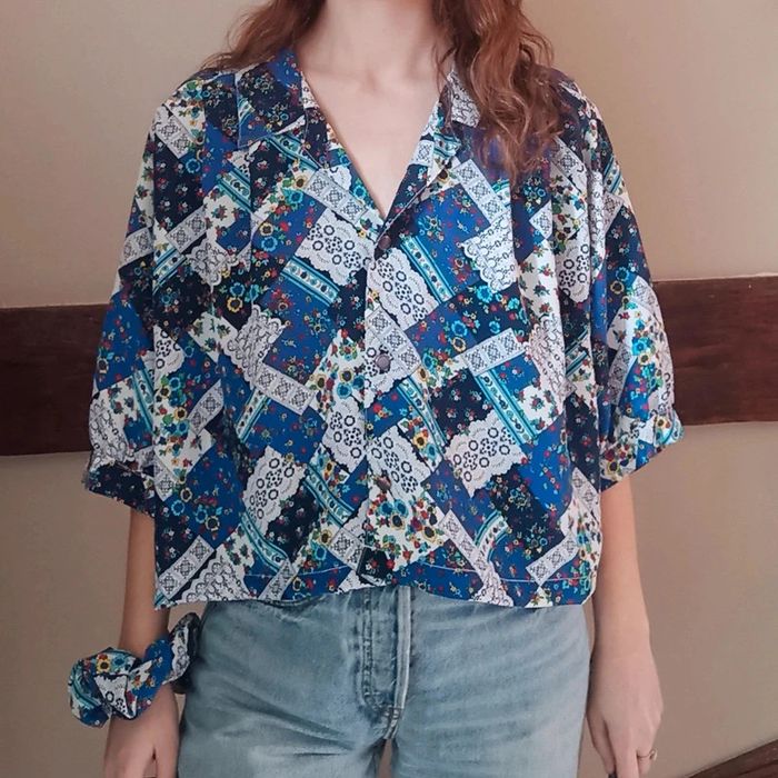Chemisier upcyclé croppé et ses deux chouchous