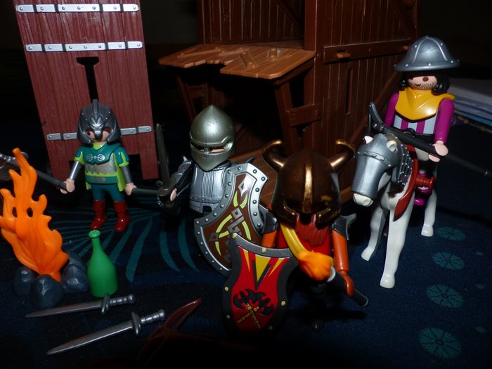LOT PLAYMOBILS MERCENAIRES ET DECOR ETC - photo numéro 4