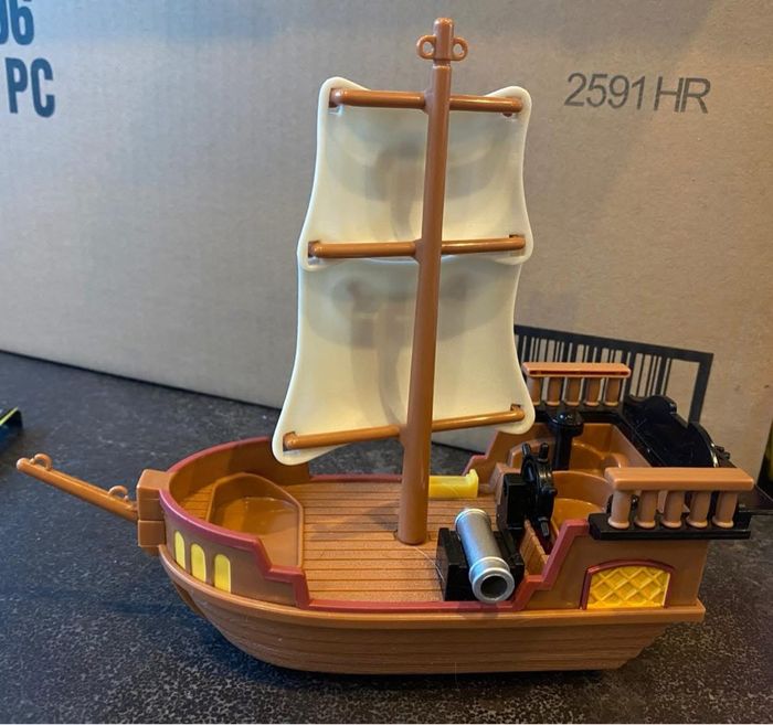 Bateau pirate Mickey Disneyland Paris, neuf 29 € Livré avec deux figurines - photo numéro 4