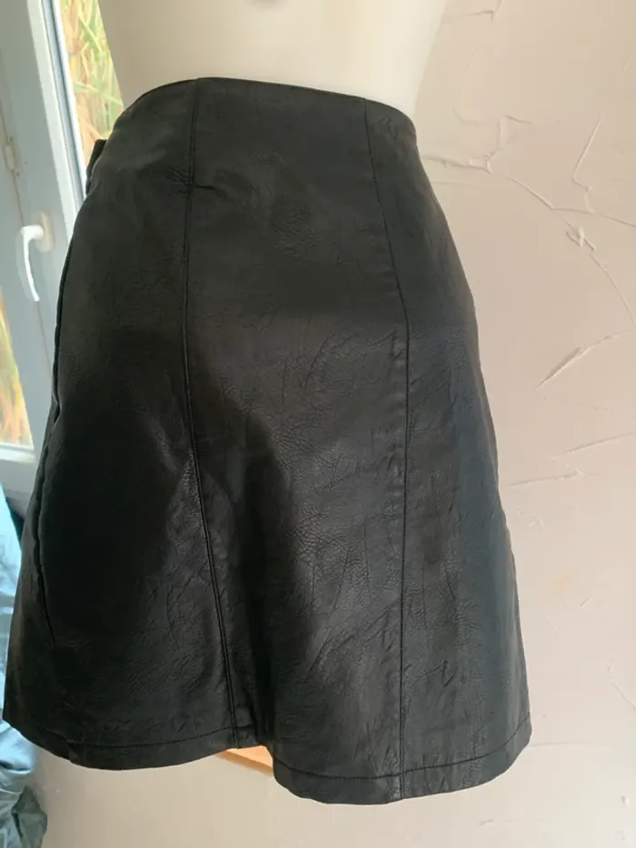 Jupe Camaïeu simili noir taille 38 - photo numéro 5