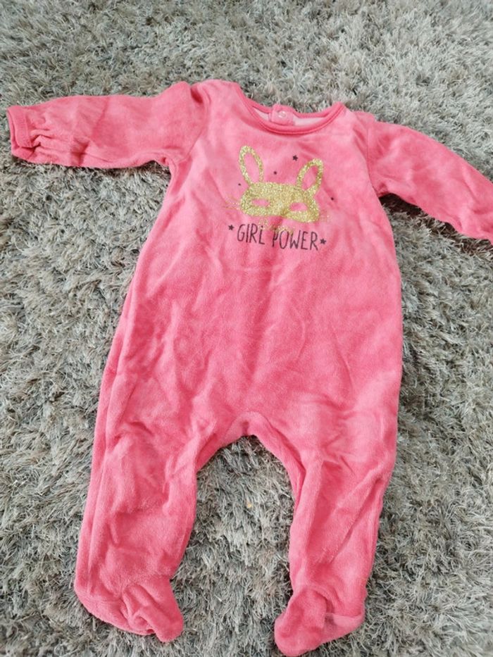Pyjama une pièce bébé fille taille 6 mois couleur rose