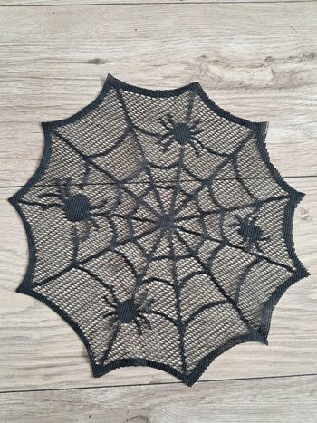 Napperon toile d'araignée. Décor halloween