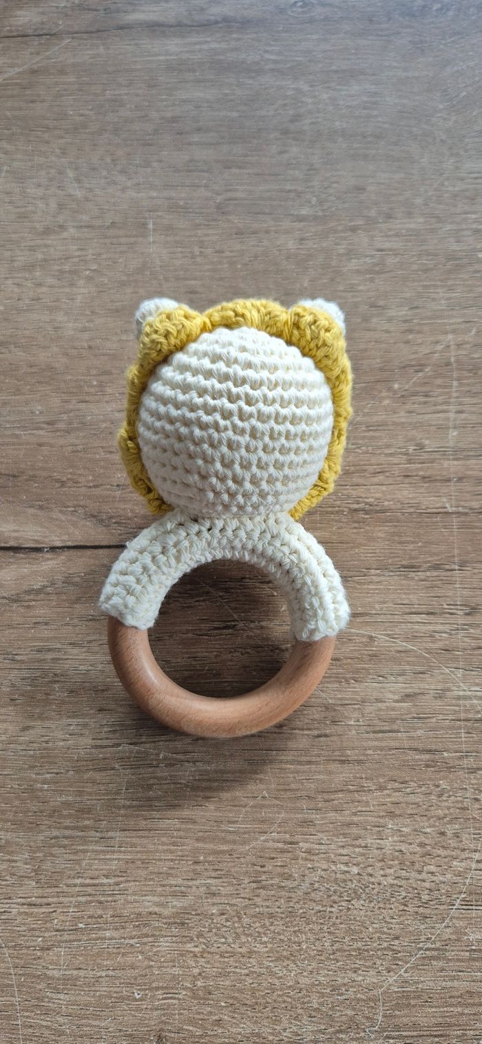 Hochet de dentition en bois et crochet 🦁 - photo numéro 5