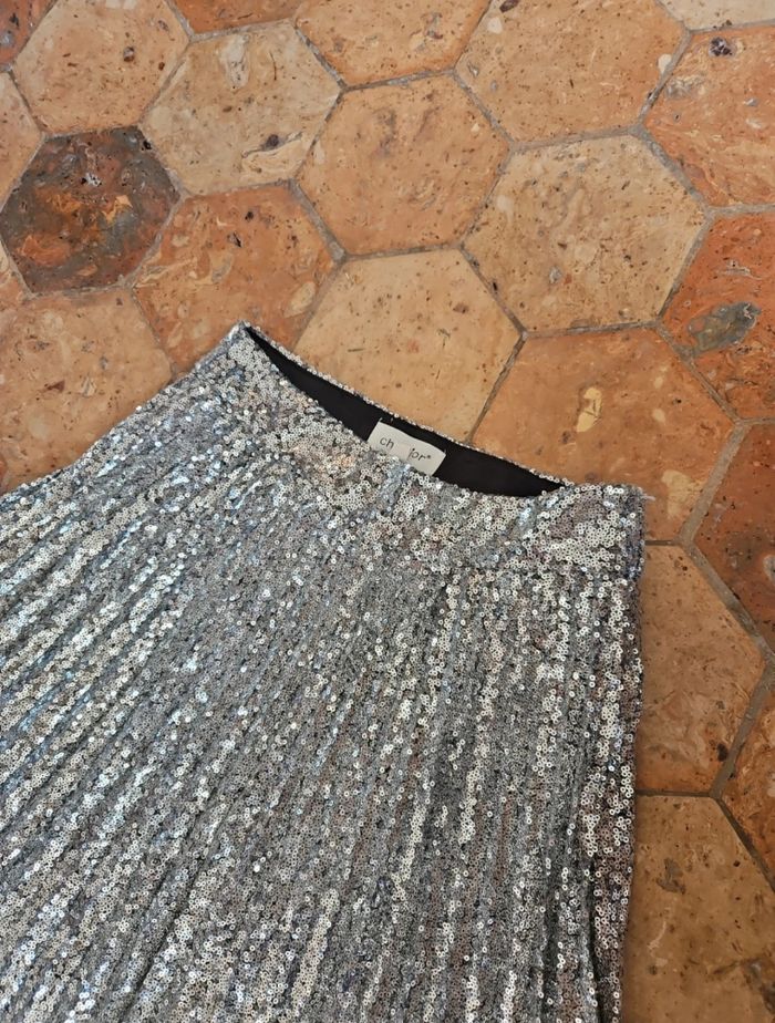 Jupe longue 
Remplie de sequins argentés - photo numéro 4
