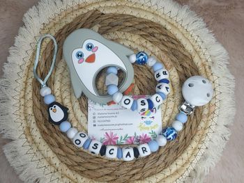 Attache tétine + Hochet Pingouin