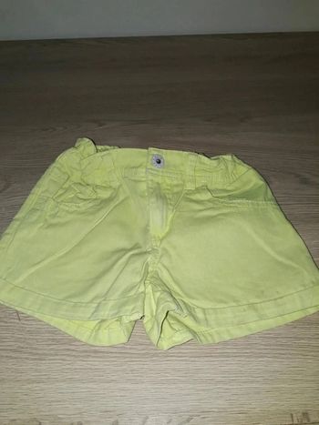Short jaune