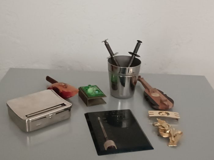 Anciennes pinces à sucre et divers