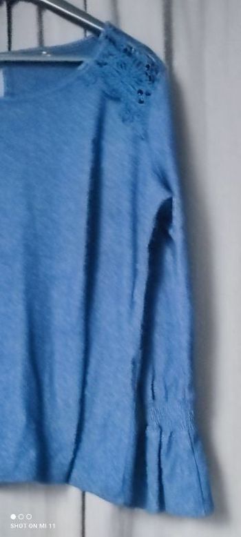 Très jolie blouse bleue ML T44