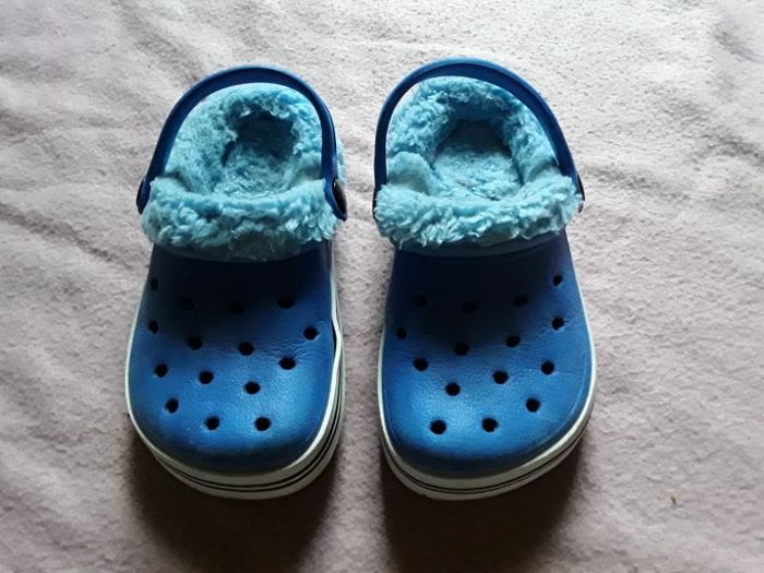 Sabots style CROCS fourrés bleus en 24/25