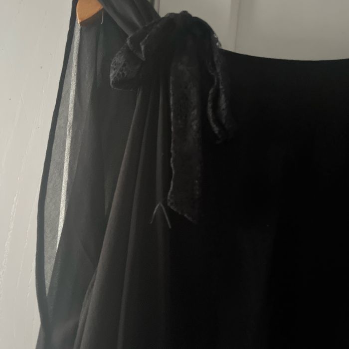 Robe noire à bretelles - photo numéro 2