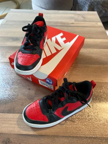 Basket Nike court borough rouge