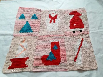 Couverture avec des motifs de Noël fait main au crochet