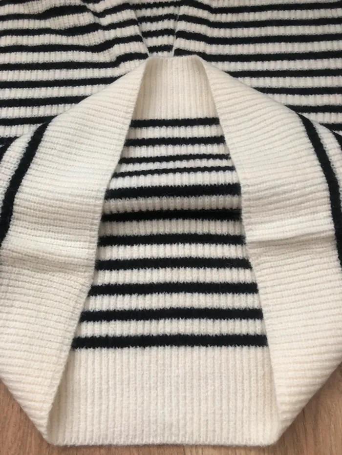 Pull rayures noir et blanc - photo numéro 4