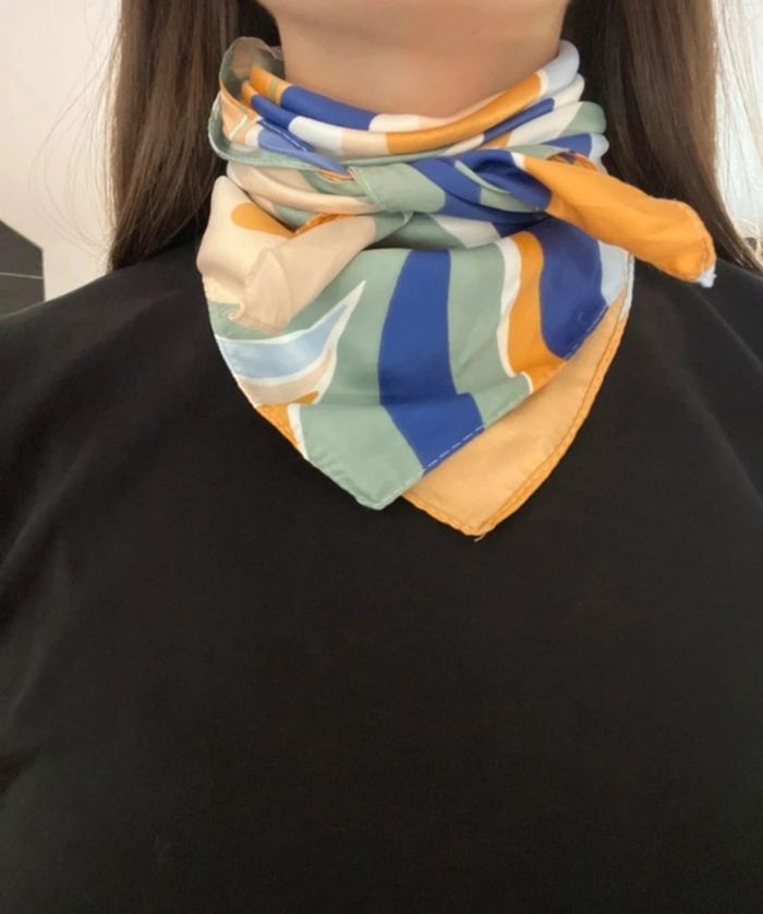 Foulard carré et bracelet neuf - photo numéro 2