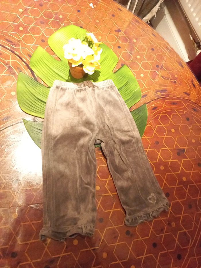 Beau bas type survêtement doux effet velours 18 mois