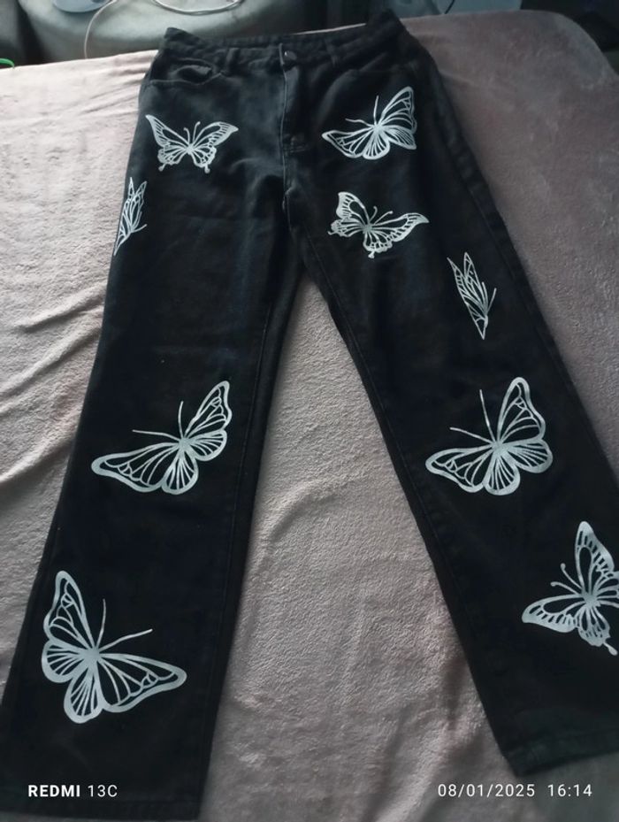 Pantalon noir droit motif papillon blanc taille S shein