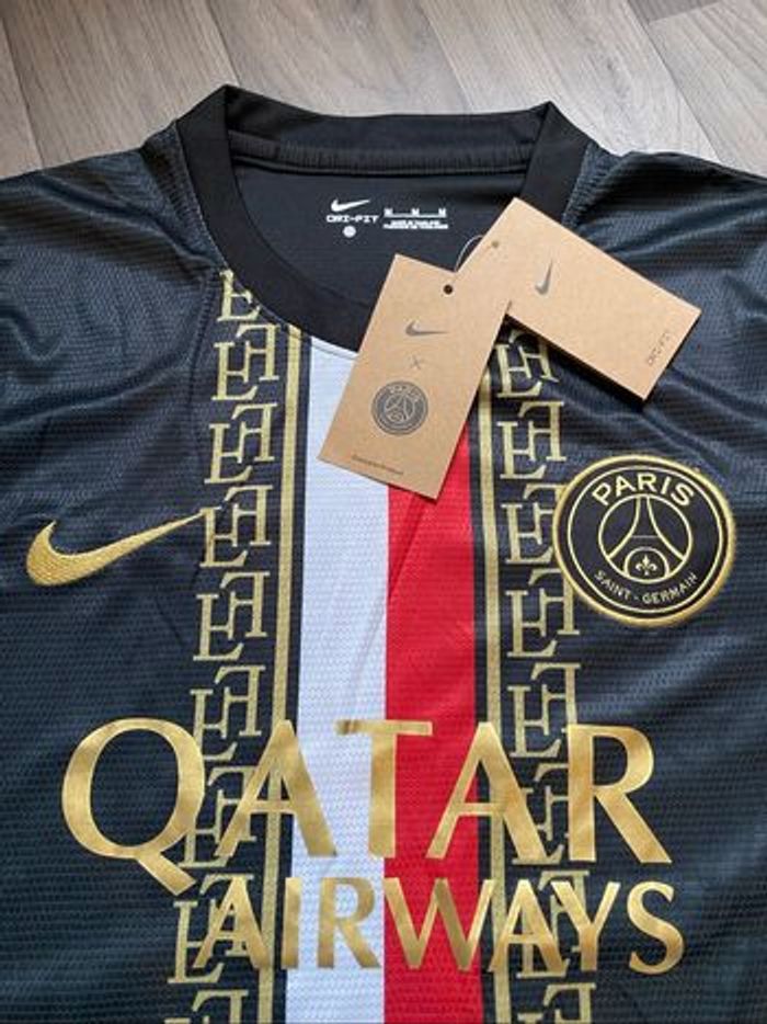 Maillot concept PSG Taille M - photo numéro 2