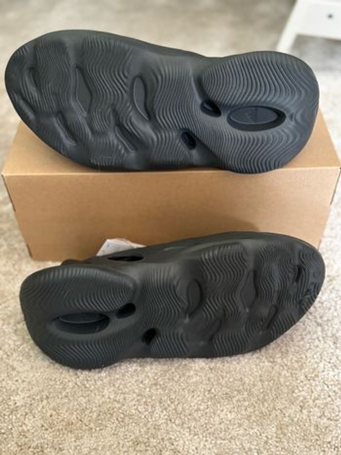 Yeezy foam rnr noir onyx / adidas - photo numéro 3