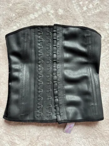 Gaine latex crochets Ann Michell taille xs
