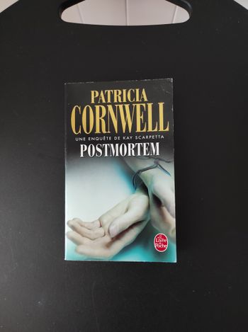 📚 Postmortem – Patricia Cornwell (Livre de poche)