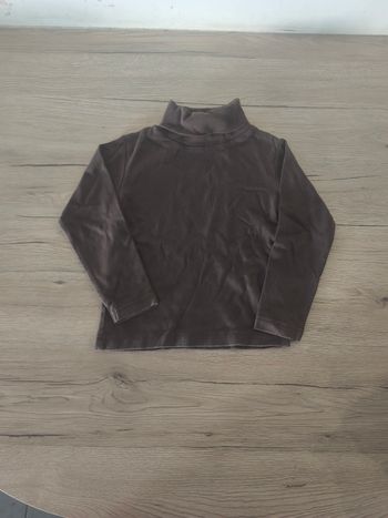 Tee-shirt manches longues sous pull col roulé 4 ans