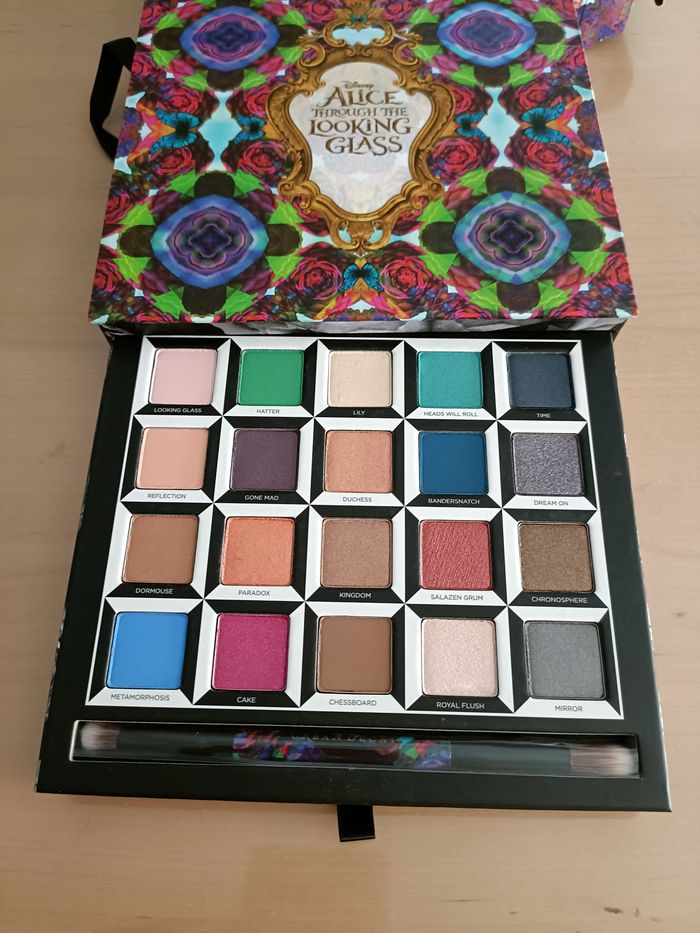 PALETTE URBAN DECAY ALICE LOOKING THROUGH THE GLASS - photo numéro 7