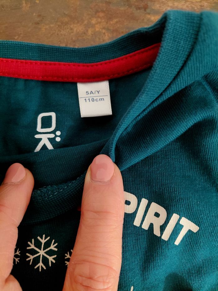 Lot vêtements Noël 5/6 ans - photo numéro 4