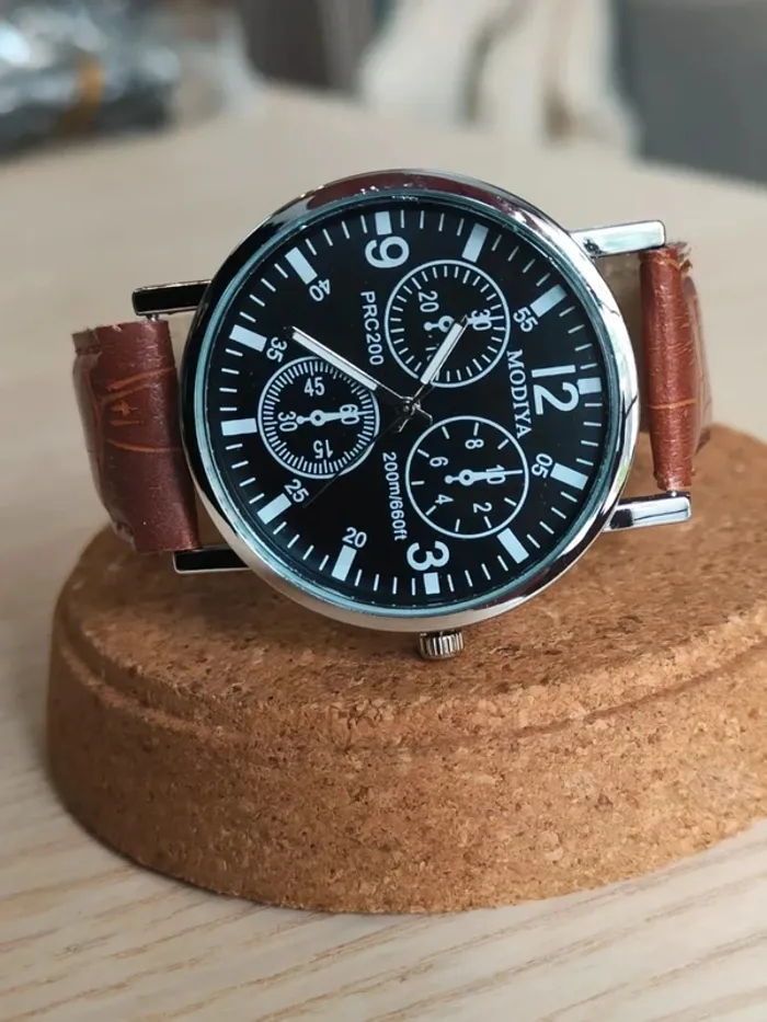 Montre noire, marron, style sport intemporelle - photo numéro 2