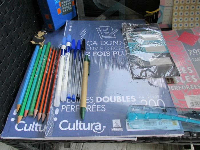 lot cartable 38X30+28 articles - photo numéro 3