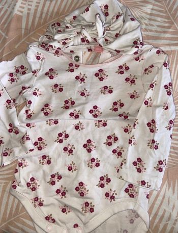 Ensemble bodie et bonnet cerise 