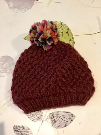 Bonnet bordeaux avec pompon intérieur coton taille 5/8 ans