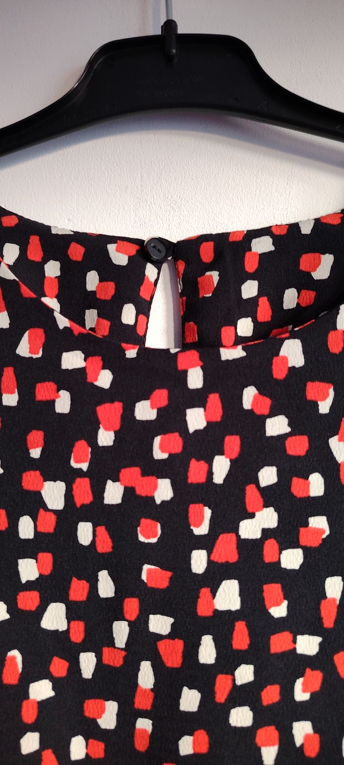 Blouse noire à motifs rouges et blancs - photo numéro 2