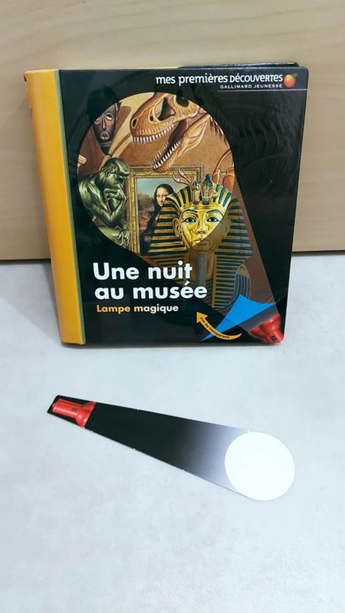 📕 Livre mes premières découvertes : Une nuit au musée Lampe magique