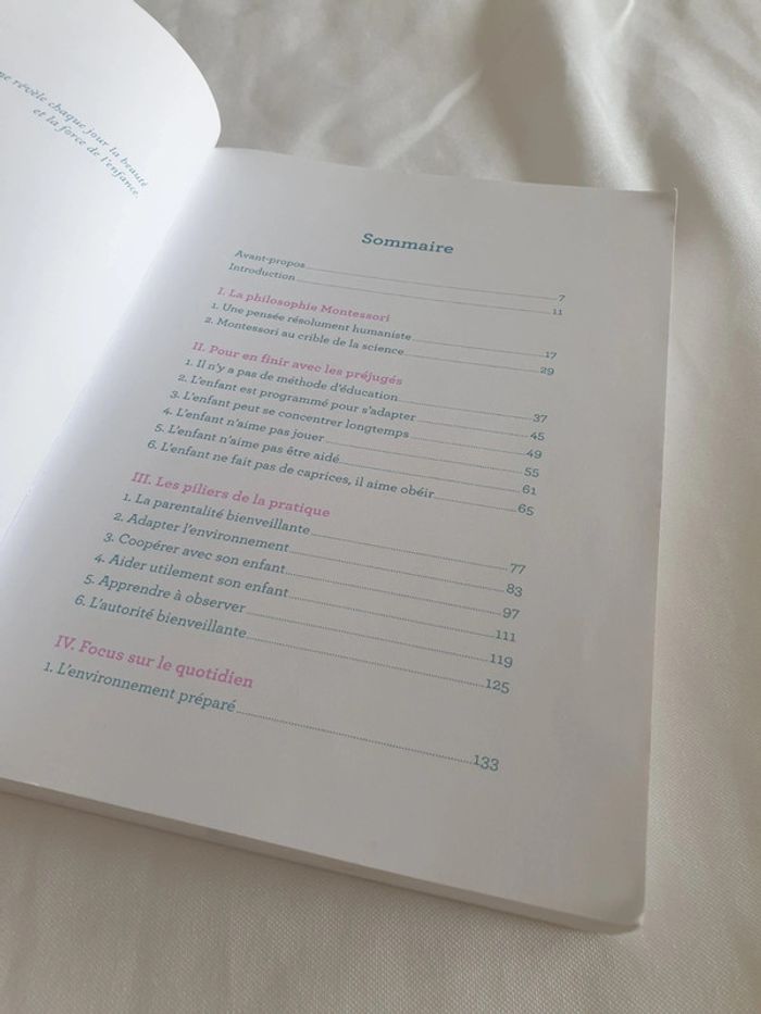Livre Vivre la pensée Montessori à la maison - photo numéro 4