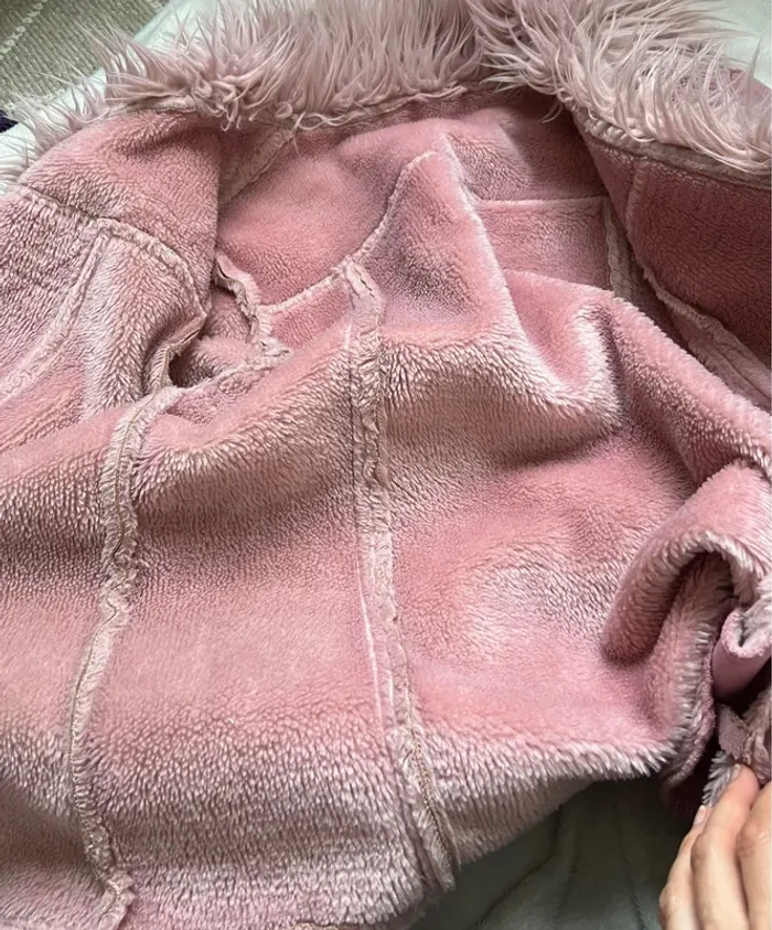 Manteau rose fausse fourrure faux fur suedine y2k Coquette style Afghan - Taille L/XL - photo numéro 8