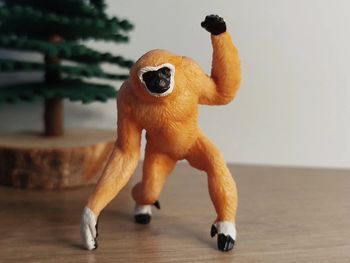 Figurine singe Gibbon beige Animal de la savane