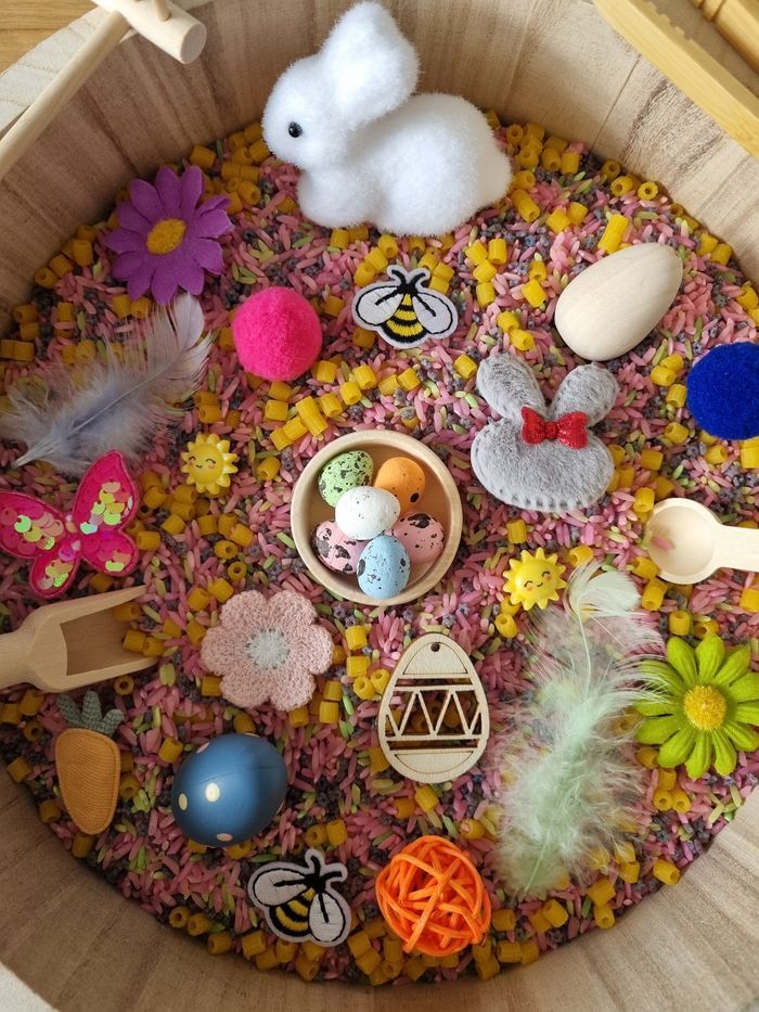 Kit de jeu de transvasement sensoriel riz coloré thème : Œuf lapin de Pâques - photo numéro 2