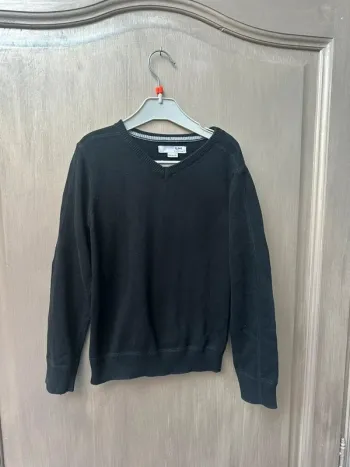 Pull en V la halle noir 6 ans